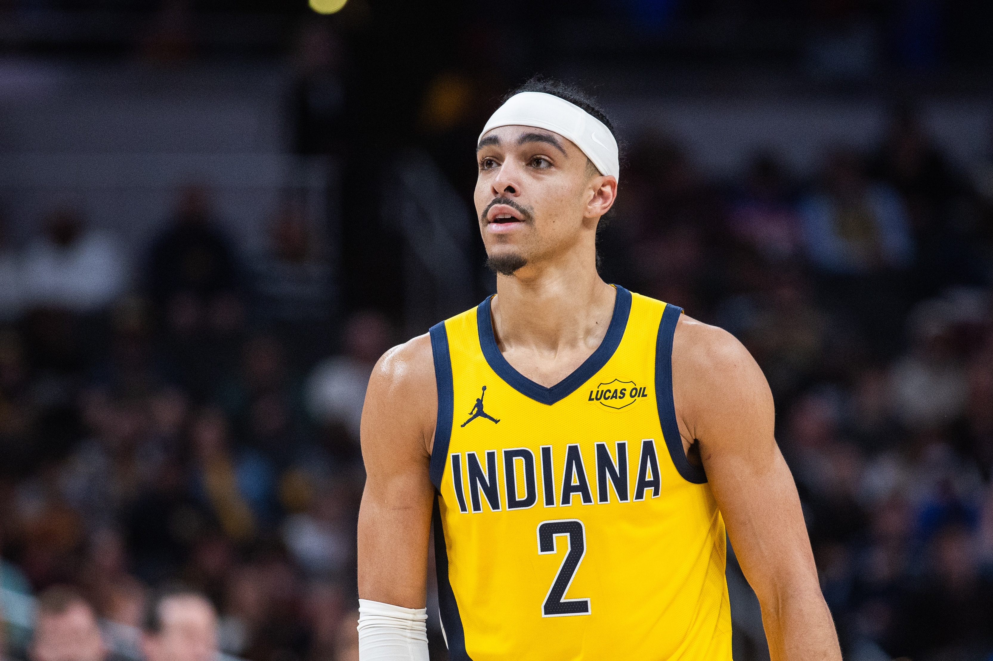 九游体育网页-差点晃倒！内姆哈德撤步晃出普理查德两米远命中三分球