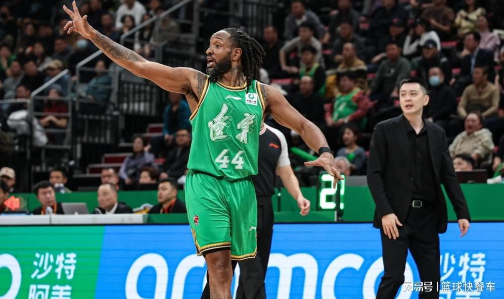 九游体育首页入口-30分惨败后再狂输16分！辽篮赛后疑似内讧：杨鸣离下课不远了？