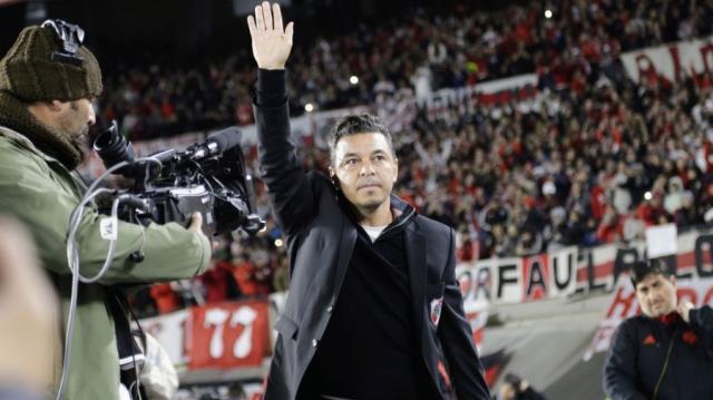 九游体育网页-河床主帅进入巴黎视野：深得梅西欣赏+杯赛专家